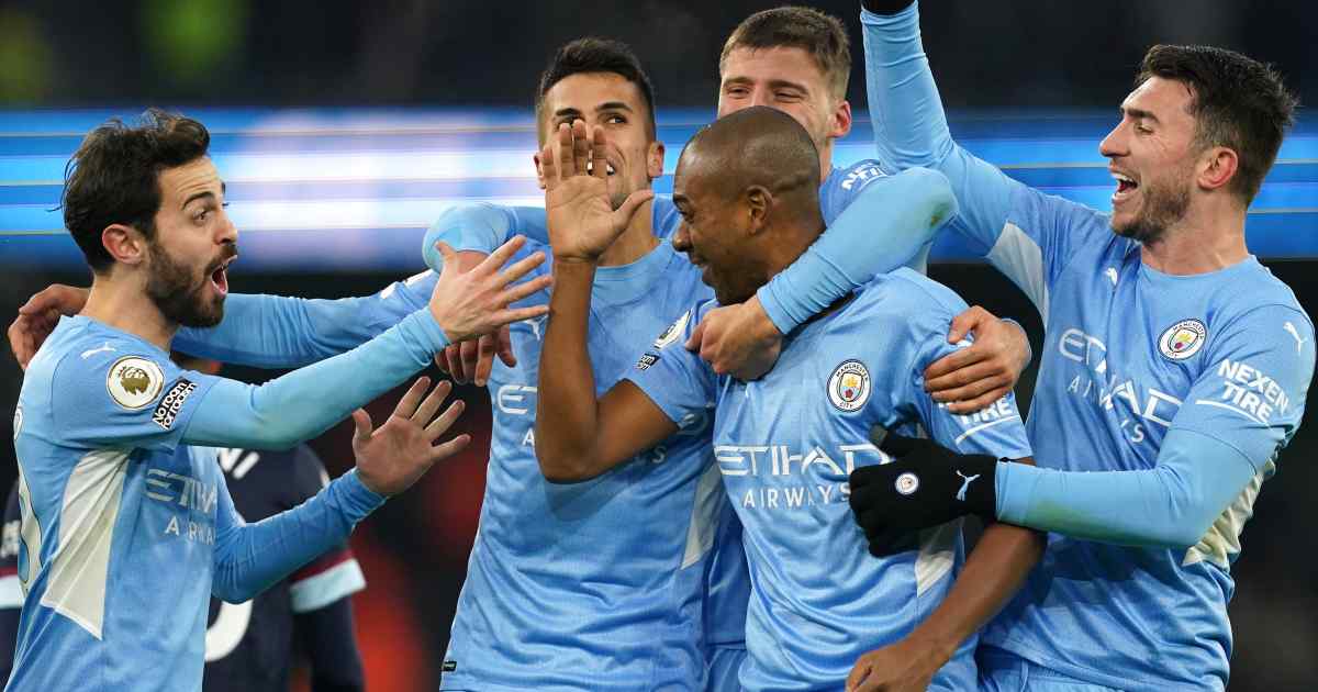 city-players-celebrate-fernandinho.jpg